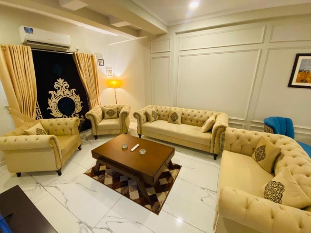 Holidazzle Serviced Apartments Bahria Town 拉瓦尔品第 外观 照片